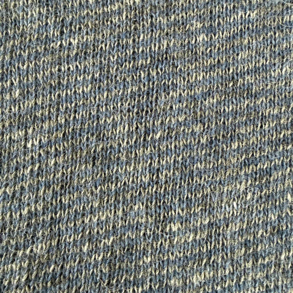 Varma Icelandic Gray Blue Oversized Asymmetrical Wool Scarf 23 x 108" New. - Picture 4 of 4
